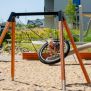 Leagăn Single Swing (BNS 90cm) cu cadru din lemn și șezut circular din frânghie pentru loc de joacă.