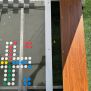 HPL Bench Chess and ludo game cu suprafață de joc din sticlă și bancă din lemn.